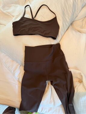 Vuori all the feels leggings and bra set worn twice